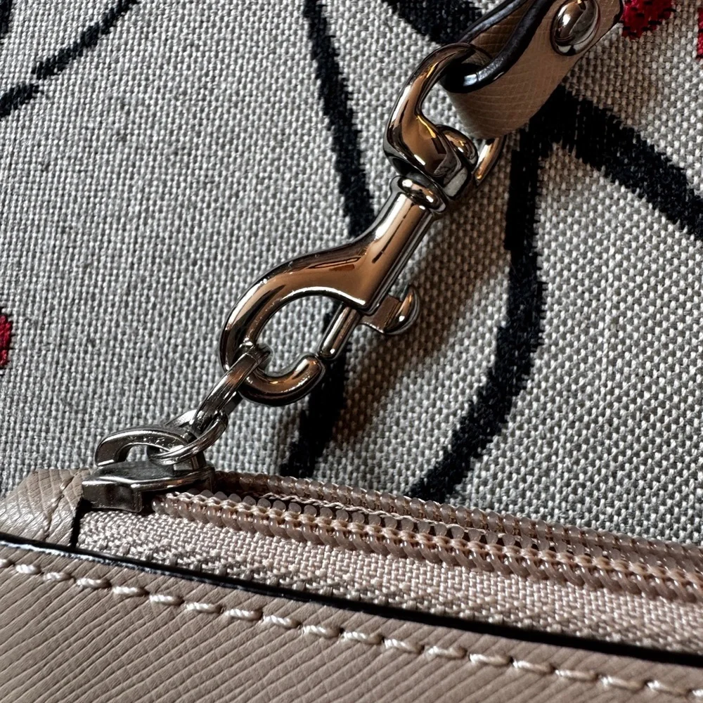 NEW COACH Elegant Cream Bow ZIP WRISTLET PURSE 5 x 6.5 in. w Card Holders